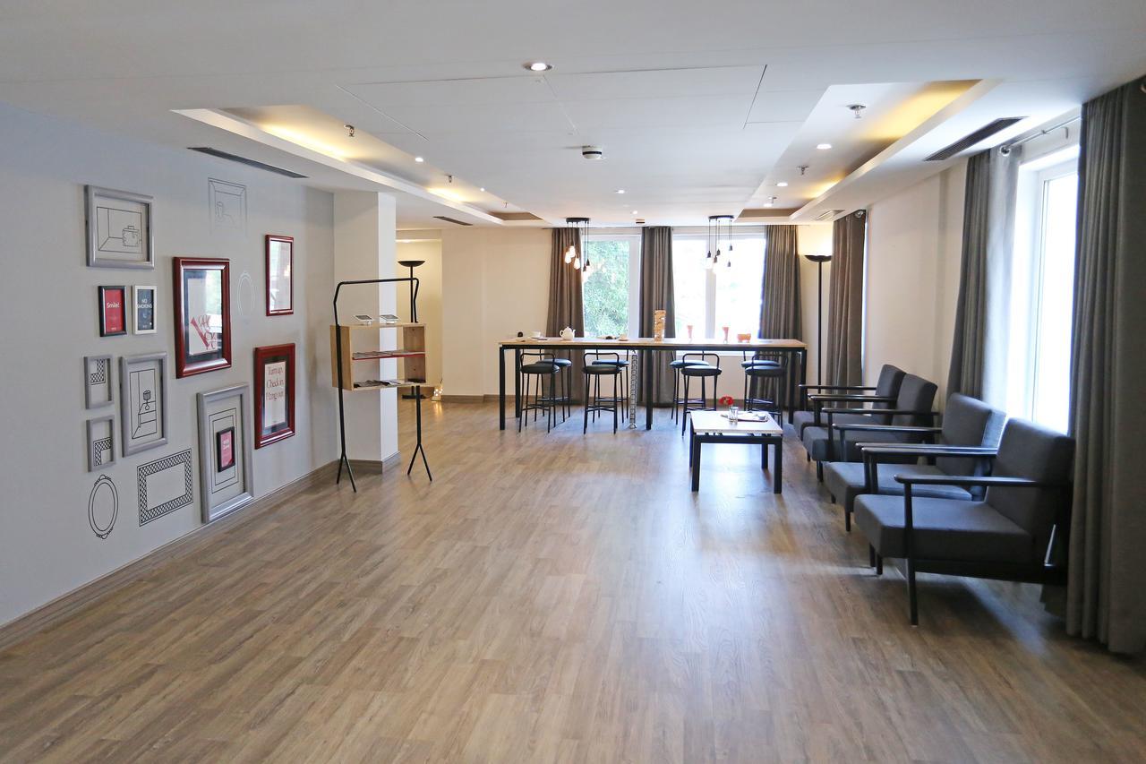 Oyo Townhouse 015 Lajpat Nagar Hotel New Delhi Ngoại thất bức ảnh